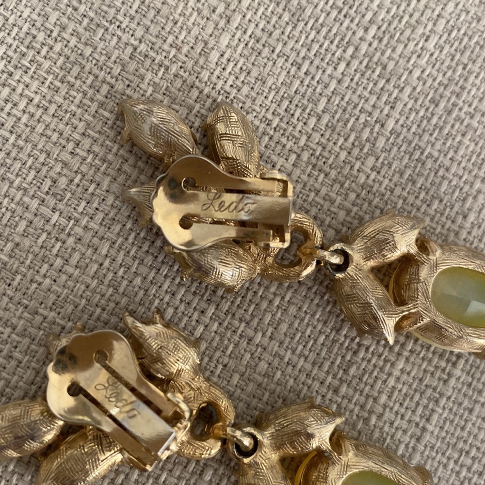 Vintage Earrings & Brooch , a Set - Picture 5 of 11